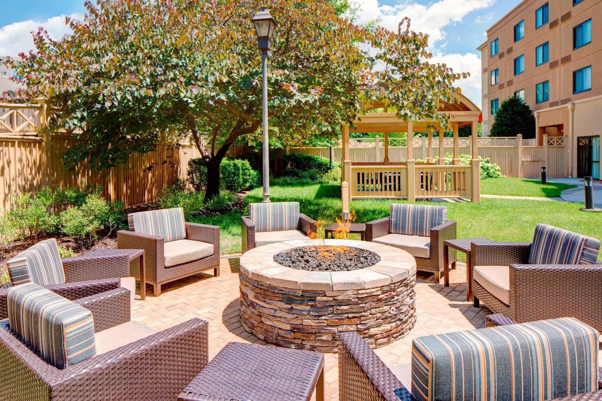 מלון Courtyard By Marriott Roanoke Airport מראה חיצוני תמונה
