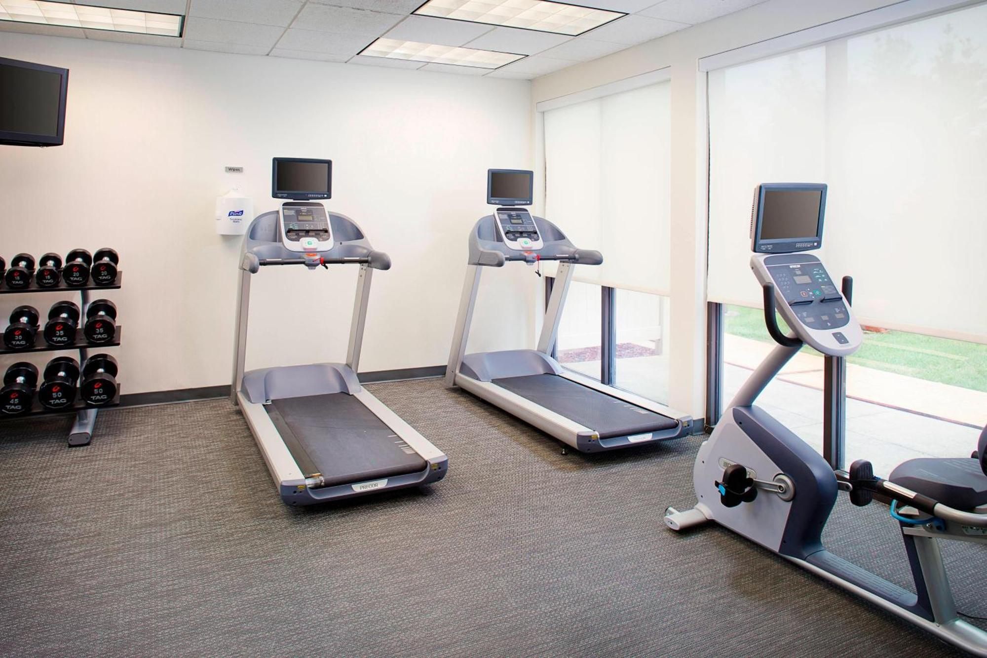 מלון Courtyard By Marriott Roanoke Airport מראה חיצוני תמונה